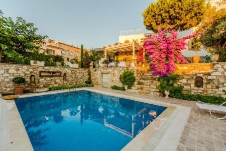 Villa 5 bedrooms, with pool