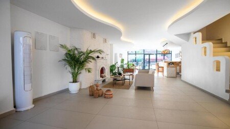 Hotel con jardín
