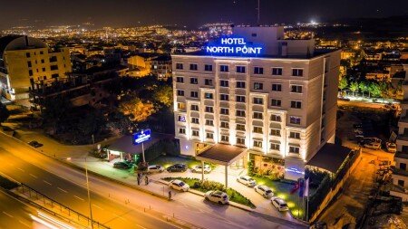 Hotel mit Pool