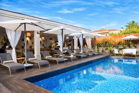 Hotel mit Pool