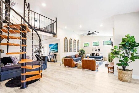 House 9 guests, with jacuzzi