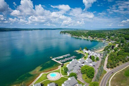 House 4 bedrooms, with pool