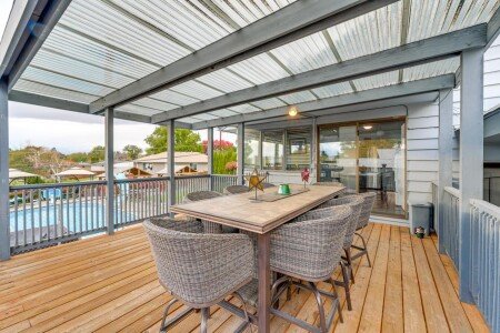 House 14 guests, with jacuzzi