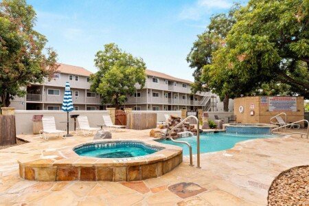 House 6 guests, with jacuzzi