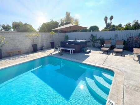 House 4 bedrooms, with pool