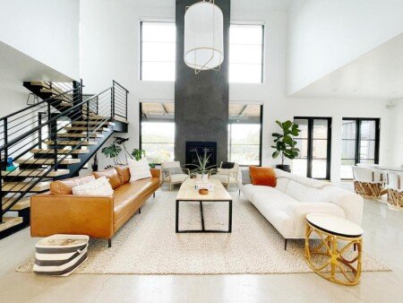 House 13 guests, with jacuzzi