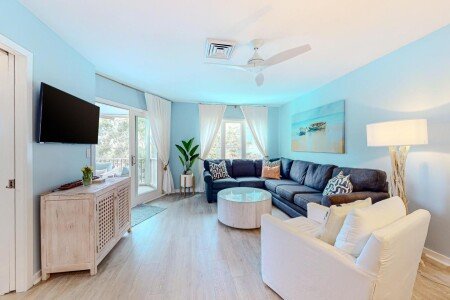 House 4 guests, with pool