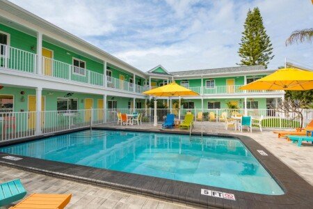 Hotel mit Pool