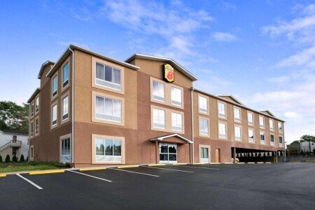 Hotel with gym