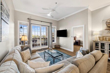 House 7 guests, with jacuzzi