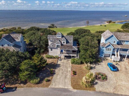 House 4 bedrooms, with pool