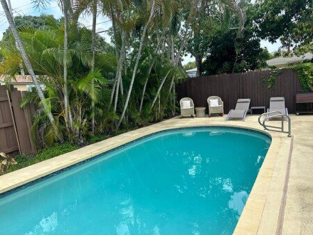 House 3 bedrooms, with pool