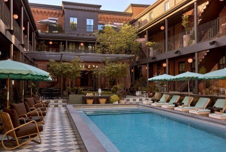 Hotel con piscina
