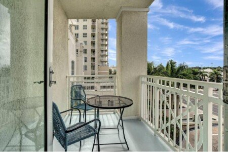 House 2 guests, with jacuzzi