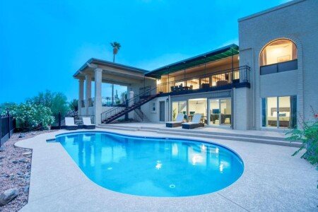 House 5 bedrooms, with pool