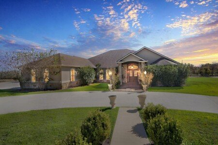 House 4 bedrooms, with pool