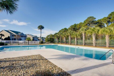 House 2 bedrooms, with pool