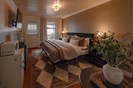 Bed and breakfast 1 bedroom, with pool