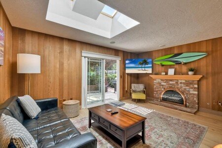 House 7 guests, with jacuzzi