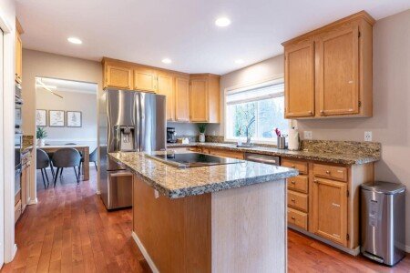 House 11 guests, with garden