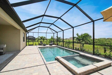 House 4 bedrooms, with pool