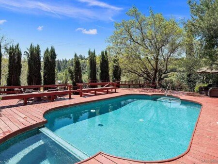 Hostel 6 guests, with jacuzzi