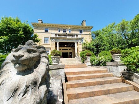 Hotel with air conditioning