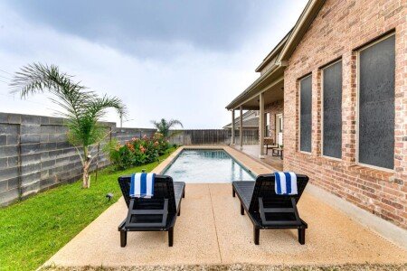 House 5 bedrooms, with pool