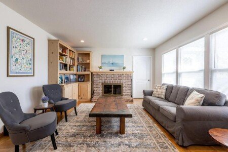 House 8 guests, with garden