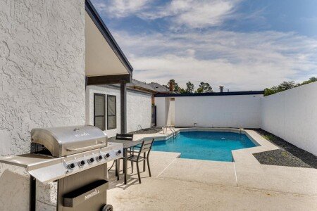 House 5 bedrooms, with pool