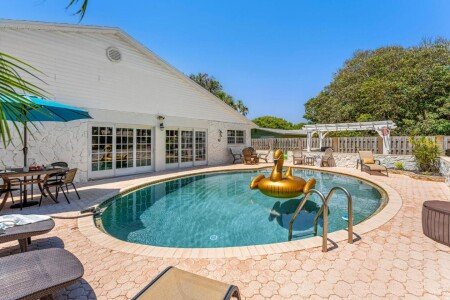 House 4 bedrooms, with jacuzzi