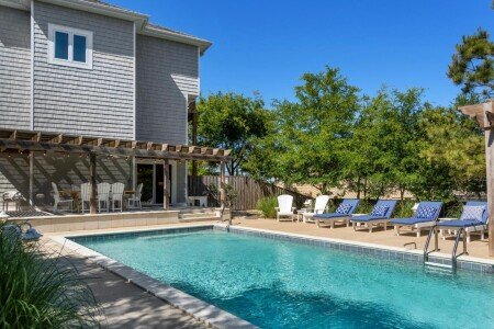 House 6 bedrooms, with pool