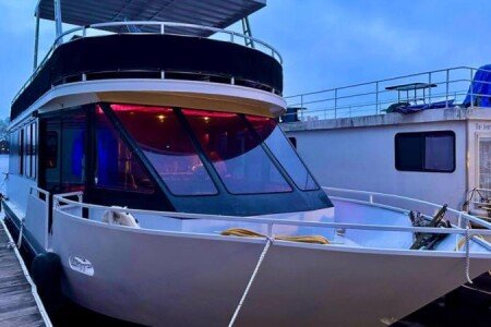 Boat 2 bedrooms, with air conditioning