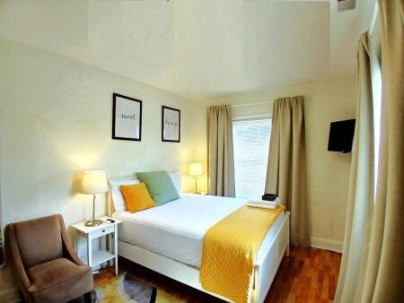 Bed and breakfast 1 bedroom, with parking