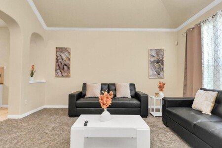 House 6 bedrooms, with pool