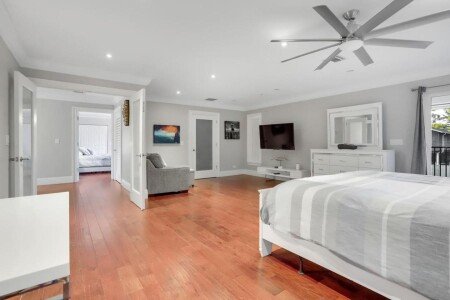 House 9 guests, with jacuzzi