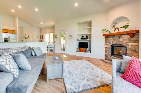 House 6 guests, with pool