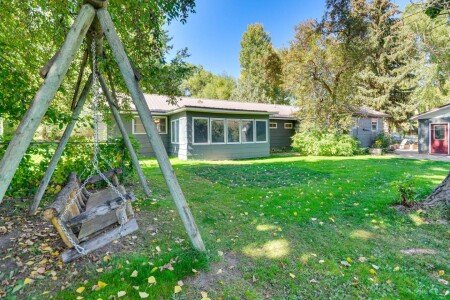 House 8 guests, with gym