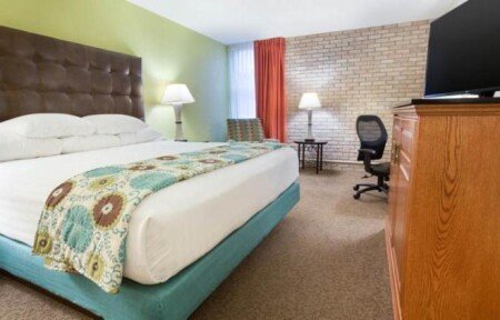 Hotel with jacuzzi