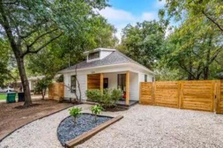 House 8 guests, with garden