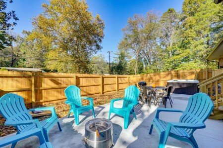 House 8 guests, with jacuzzi