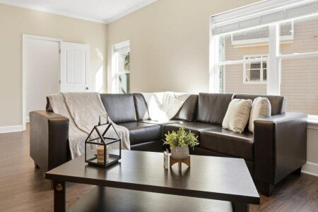 House 8 guests, with pool