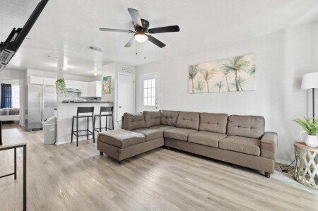 House 6 guests, with garden