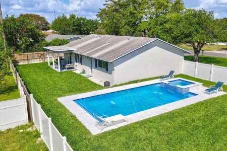 House 6 guests, with jacuzzi