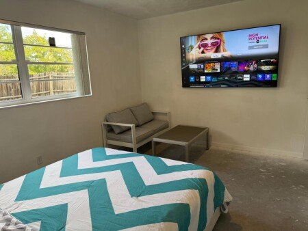 Bed and breakfast 1 bedroom, with pool