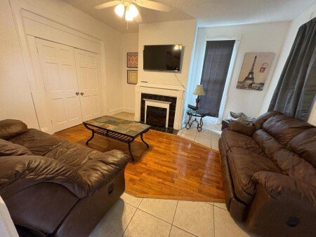 House 7 guests, with jacuzzi