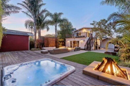 House 4 bedrooms, with jacuzzi