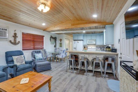 House 8 guests, with wifi