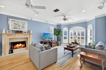 House 14 guests, with jacuzzi