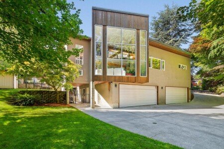 House 8 guests, with jacuzzi